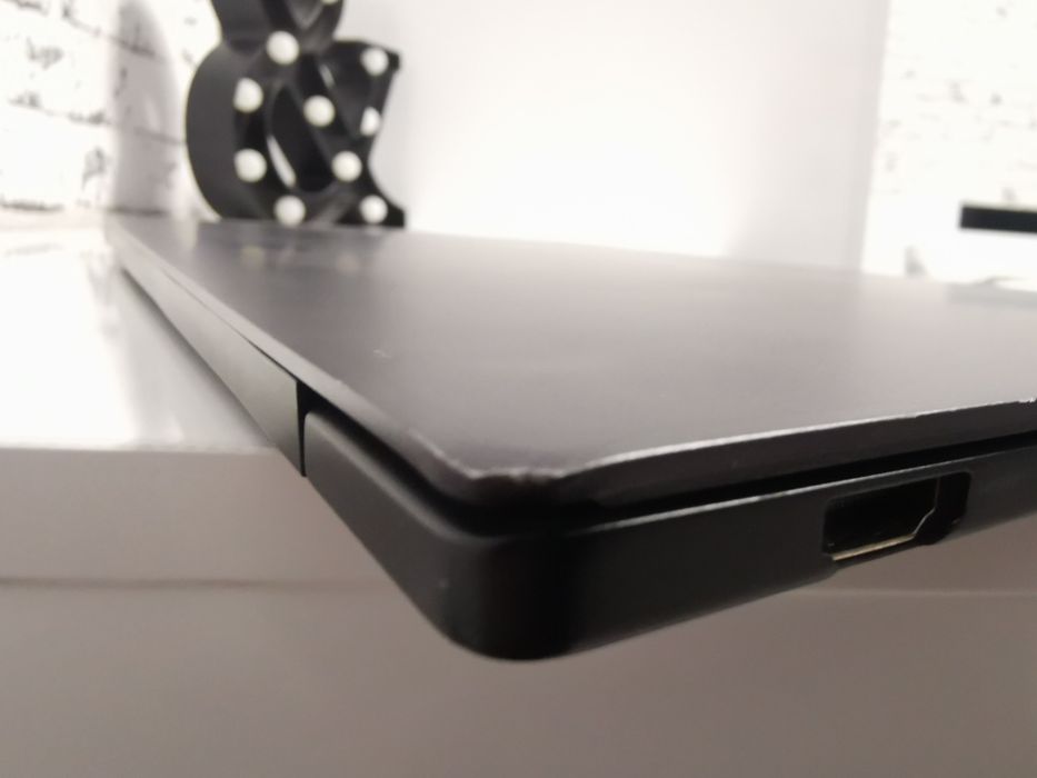 Лаптоп Samsung Galaxy Book Pro  2, 15.6"AMOLED, Intel I5 evo, 512GB NVMe, 8GB ram