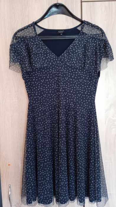 Красива рокля     
    р-р ХS