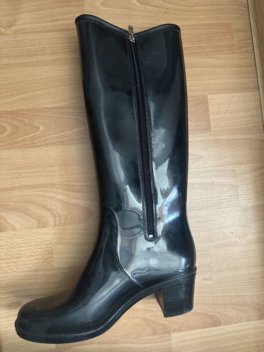 Продам резиновые сапоги размер 37