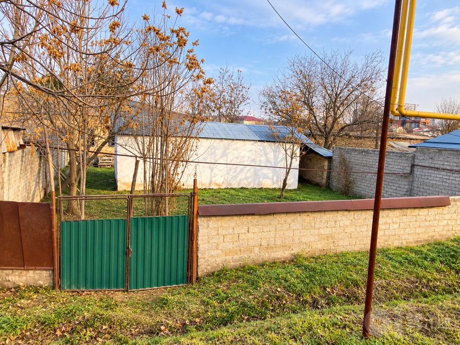 Новомосковская Продаётся участок с домом. Под офис