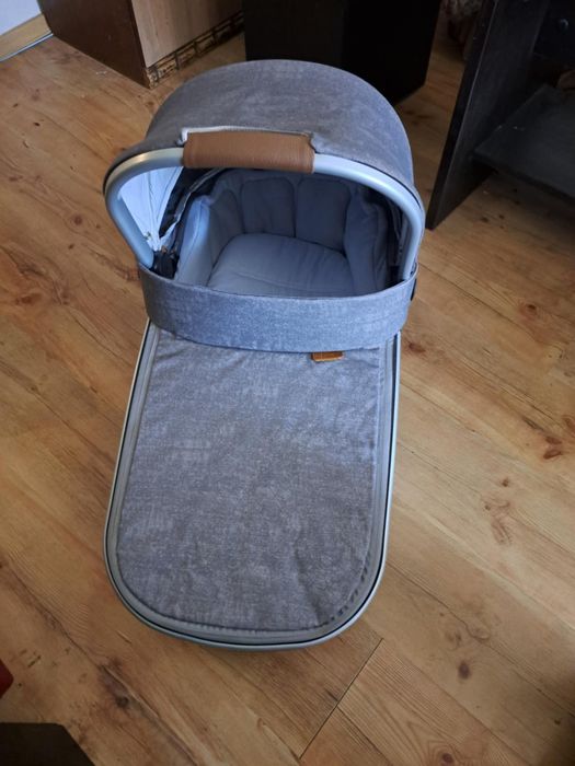 Кош за кола maxi cosi rock  и зимен кош maxi cosi oria