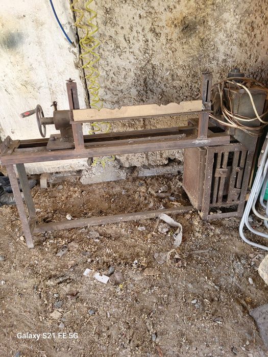 Токарный станок по дереву.