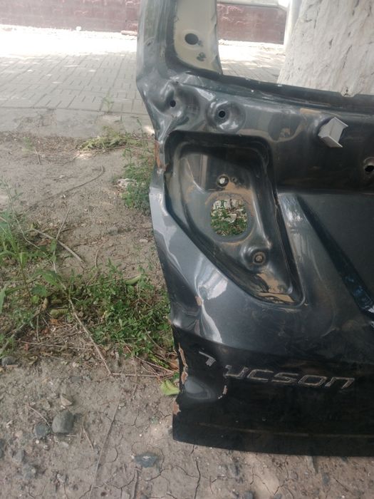 Продам багажную дверь Туксон