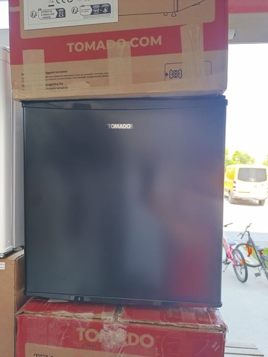 Нов!!! Мини фризер TOMADO- 31 литра  Черен