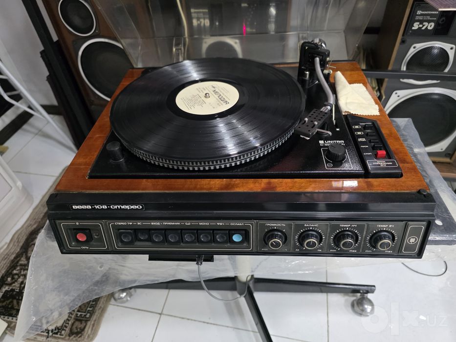 Продам проигрыватель пластинок "Вега-108"