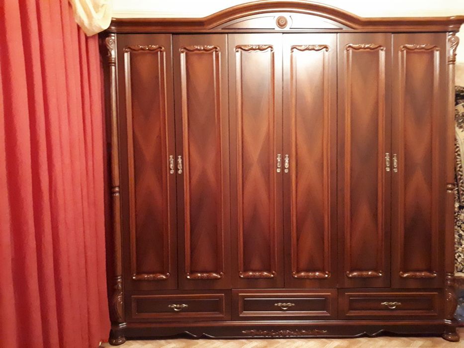 Продам спальный гарнитур.