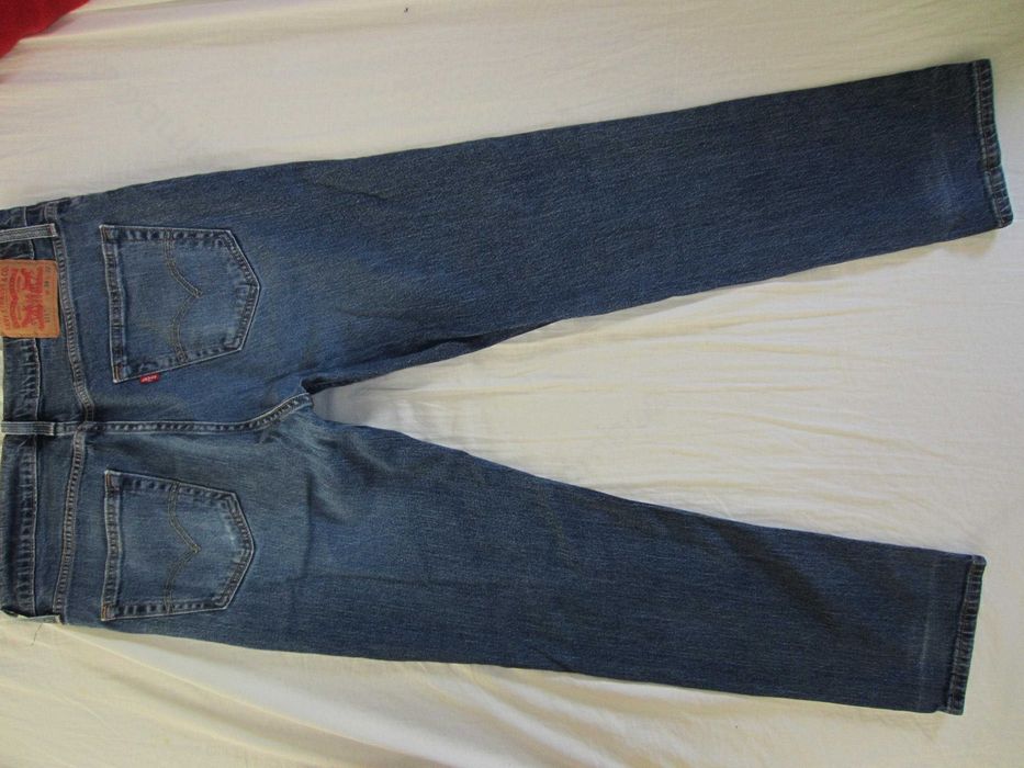 Blugi Levis 511, masura W34 L32,Talie =86cm, Lungime=104cm, croiala dreapta fermoar, 99%bumbac+1%elasthan, stare f.buna