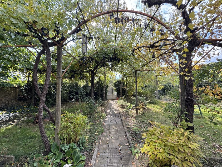 Продава къща в с. Долно Сахране, общ. Павел баня