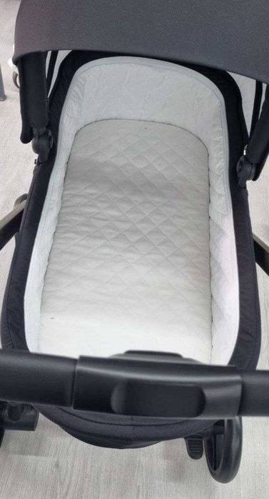 Коляска  Teknum 2в1 (чёрного цвета)