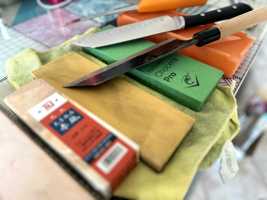 Servicii profesionale de ascuțire cuțite pe pietre de apă japoneze