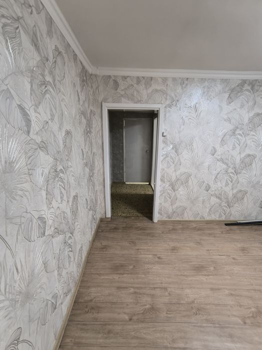 2 комнатную квартиру. 1/2 в деревянном доме.' выход в город въезд авто