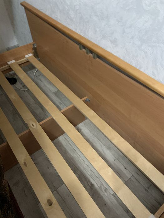 Продам 2х спальная кровать ,самовывоз