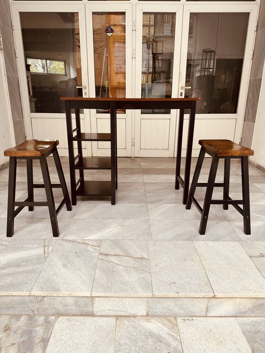 Бар маса с два стола – масивен дървен комплект