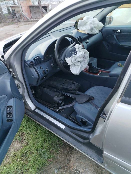 Продавам Мерцедес С220 CDI 2001г