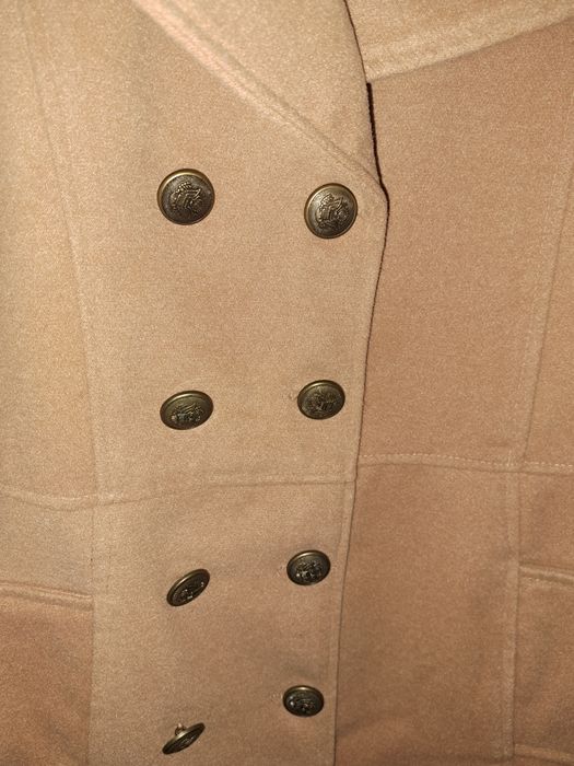 Ново елегантно палто с ефектни копчета