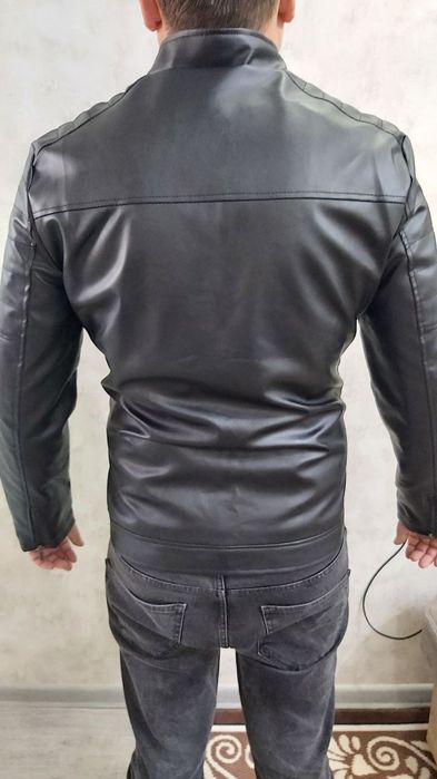 Продается осенняя кожаная куртка