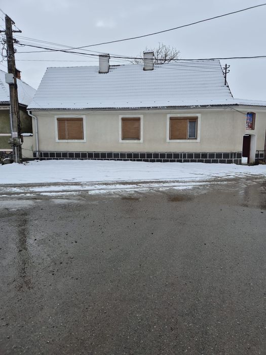 Casă spațioasă de vânzare în Porumbacu de Jos