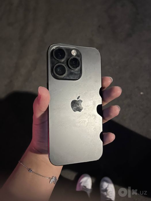 iPhone 15 pro черного цвета
