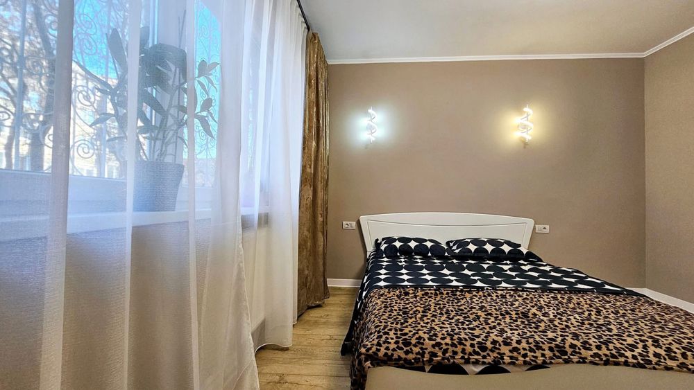 Vând apartament 3 camere Podgoria