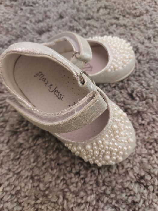 Продам туфельки детские