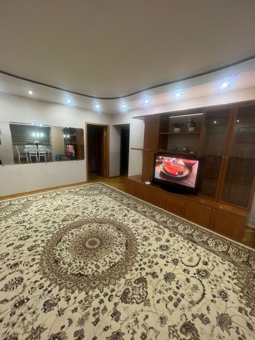 Продаю  в центре своя светлая евквартиру 4/4/4