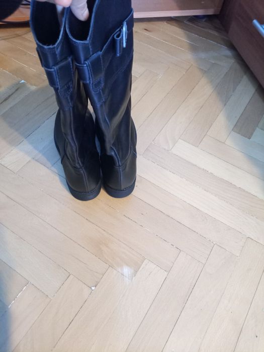 Cizme de piele, NOI, mărime 37, firma BBUp, 42  lei