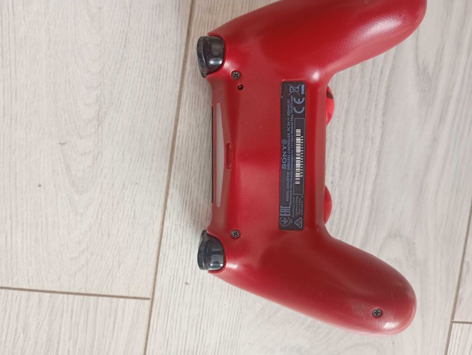 Контролер за PS4 оригинален и може бартер