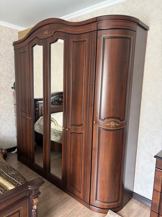 Продам спальный гарнитур