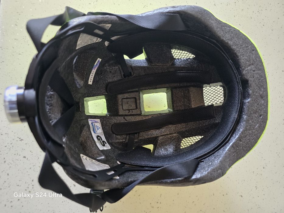 De vânzare cască bicicletă!