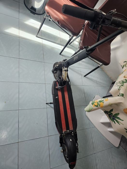 Vând trotineta electrica JRH