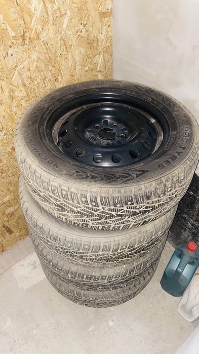 Срочно продам шипованные шины с дисками 205/65 r16