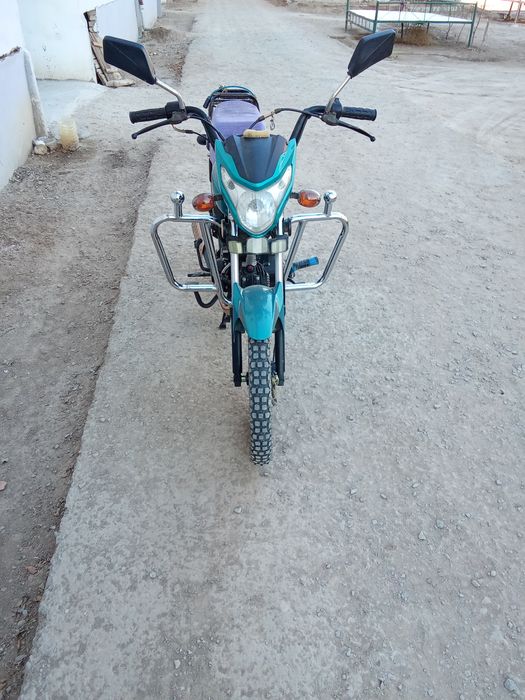 Мотоцикл сатылады 1 жыл болды алинганына келсим бар.