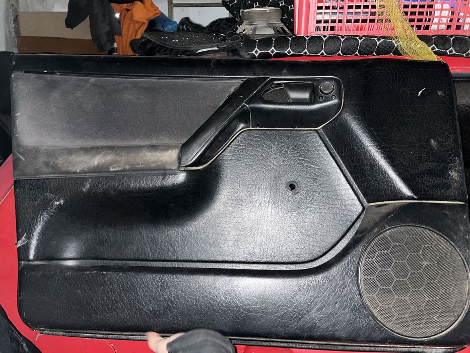 продам дверные карты на гольф 3