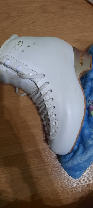 Продам фигурные коньки