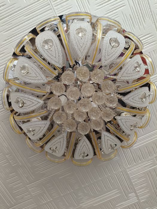 Продам люстру на пульте