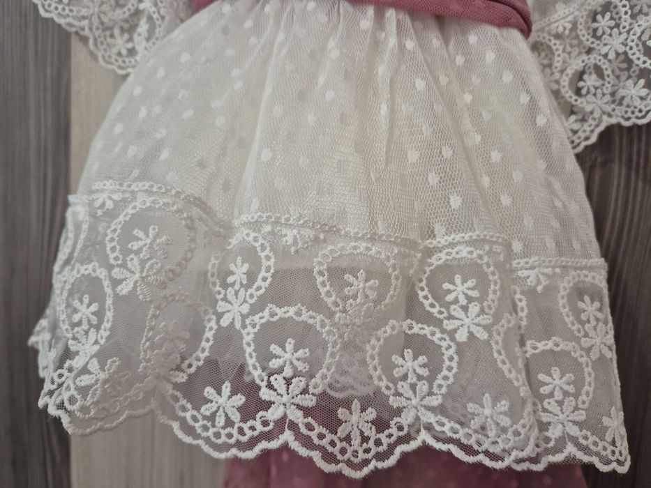 Официална дантелена рокля за бебе