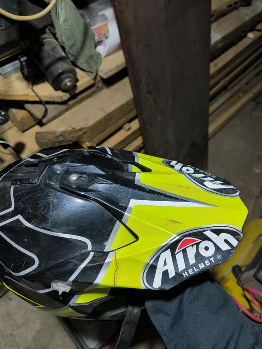 Каска Airoh twist M