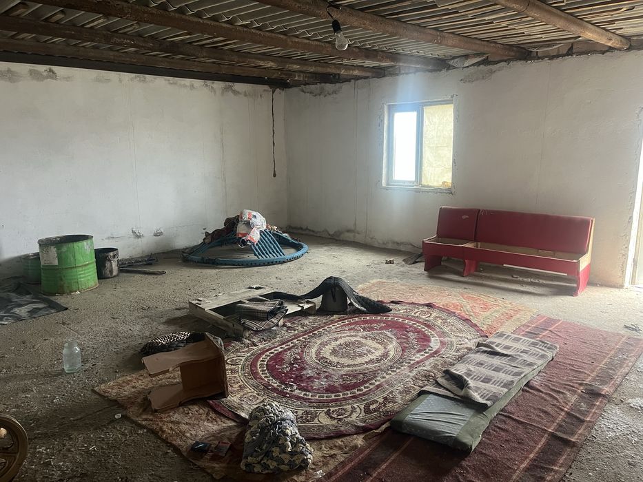 Земля с постройками