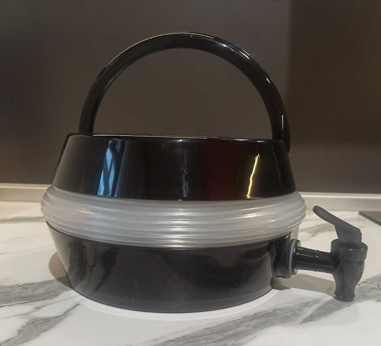 Сгъваем диспенсър с канелка