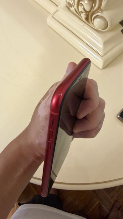 Iphone 11 red.