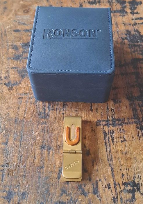 щипка за пари Ronson позлатена матова с ахат масивна