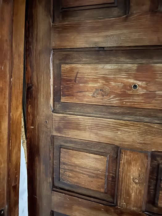 Продам дверь деревянную