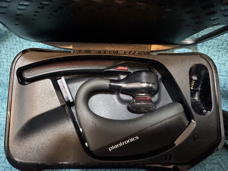 Casca Bluetooth Plantronics Voyager 5200 cu Case