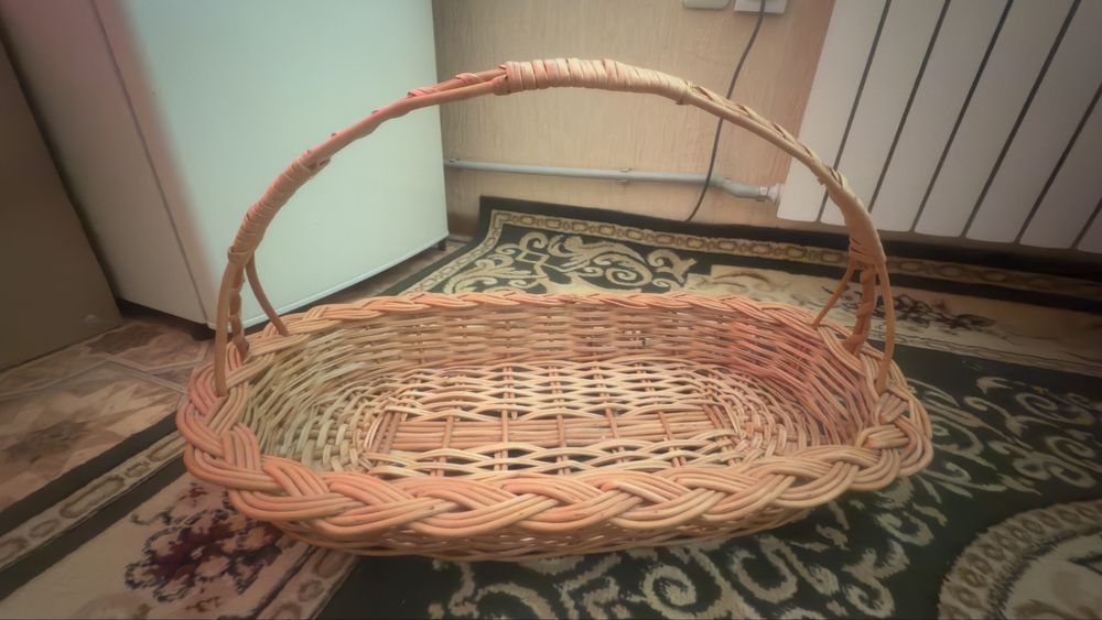 Корзина плетенная