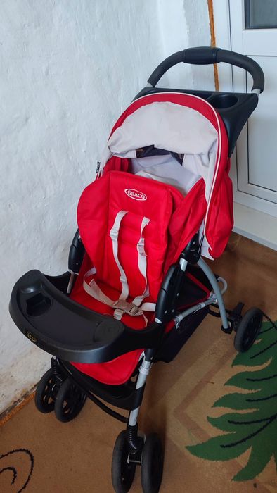 Очень практичная детская коляска