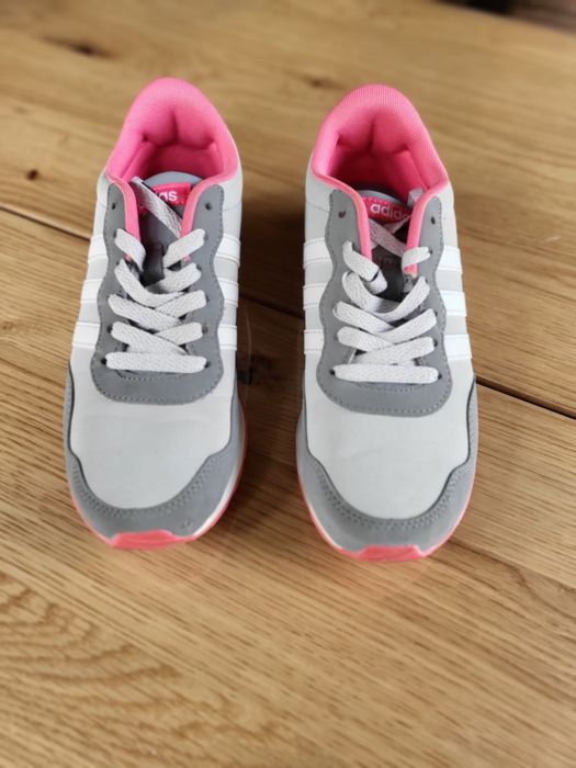 Маратонки Nike и Adidas