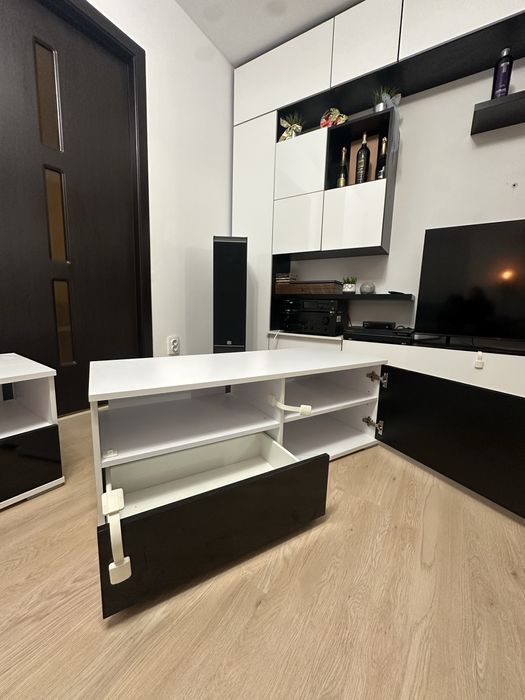 doua comode tv alb negru