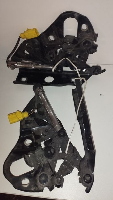 Панти за капак Audi Q7 4M с пиропатрони