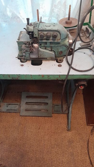 Продам оверлок бу.