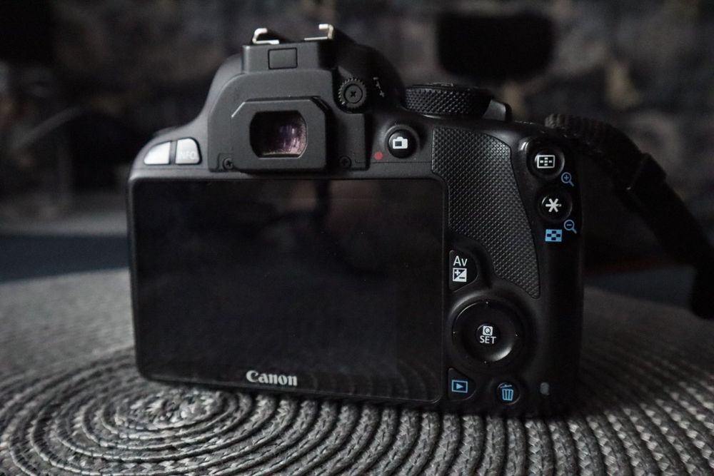 Canon EOS 100d + обектив 55mm